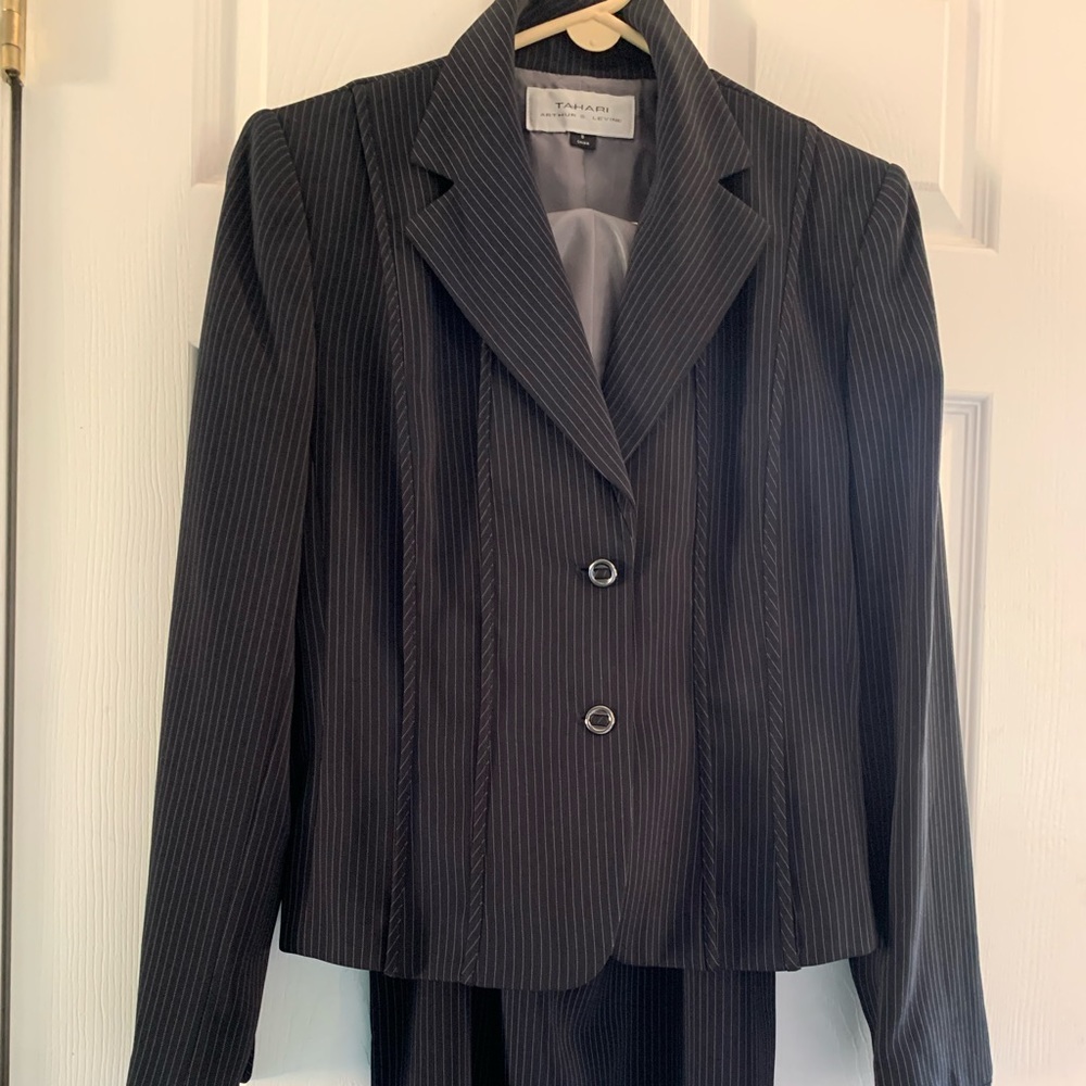 Tahari Arthur S. Levine pinstripe skirt suit skirt size 8
